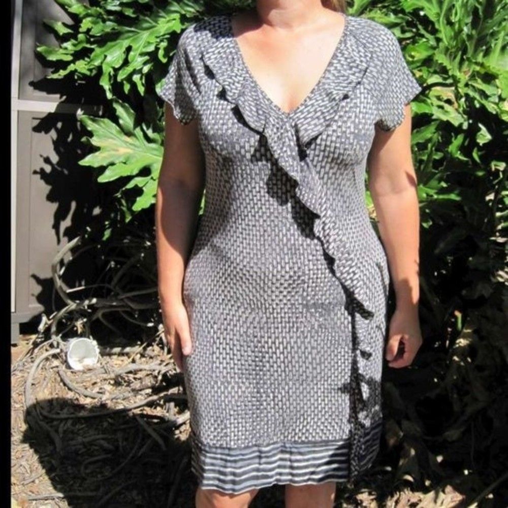 Banana Republic Medium Silk & Viscose Dress Geometric Ruffle Neck Accent No Belt